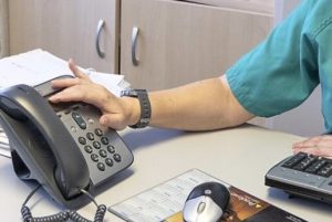 UGT denuncia que el SESCAM agiliza la gestión de las llamadas en busca de profesionales sin haber actualizado los listados de la Bolsa de Trabajo