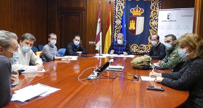 Una veintena de militares se incorporan a las labores de retirada de hielo en Cabanillas 1 Una veintena de militares se incorporan a las labores de retirada de hielo en Cabanillas