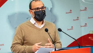 Bellido participa en una conferencia de prensa con estudiantes de Periodismo