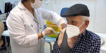 Comienza en Guadalajara la vacunación a personas mayores de 95 años, grandes dependientes y personas que les atienden como cuidadoras