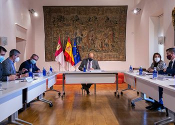 El Gobierno regional aborda con diputaciones y FEMP el Plan para captar los fondos europeos