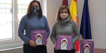 El Gobierno regional distribuirá entre los centros educativos de la provincia de Cuenca 250 unidades de ´El Chubasquero de Aurora´