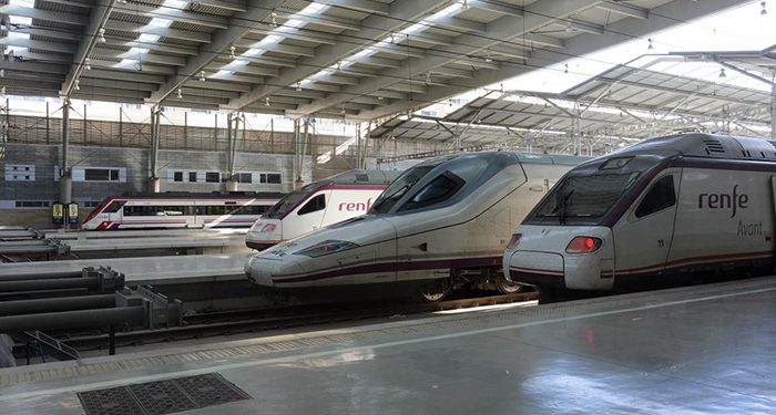 Adif mantendrá durante todo el día cortada la línea de alta velocidad entre València y Madrid por seguridad 1 El Gobierno regional insta al Ejecutivo central a la Declaración de obligación de servicio público para el tramo Cuenca-Albacete del AVE Madrid-Valencia