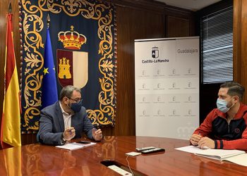 El Gobierno regional trabaja con el municipio de Brihuega en la puesta en marcha del servicio de transporte ASTRA y una nueva estación depuradora