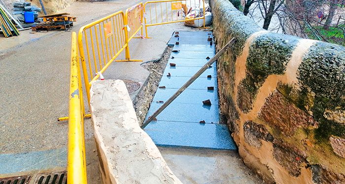 El Grupo Popular visita las obras del Puente San Pablo y sugiere la posibilidad de reestudiar la intervención en el desembarco a calle Canónigos