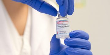 El PP alerta sobre la gravedad de la supresión de la segunda dosis de la vacuna a los sanitarios y pide responsabilidades