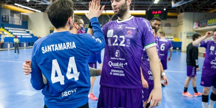 El Santamaría reabre sus puertas en el choque aplazado frente a Bada Huesca