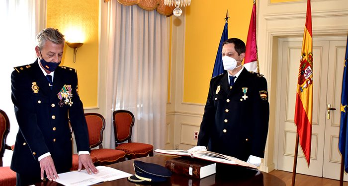 El subdelegado del Gobierno en Cuenca preside la jura del cargo de un nuevo inspector de la Comisaría Provincial de Policía Nacional 1 El subdelegado del Gobierno en Cuenca preside la jura del cargo de un nuevo inspector de la Comisaría Provincial de Policía Nacional