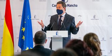 Castilla-La Mancha destaca su apuesta por la sanidad pública, que la sitúa en el ranking de autonomías que no han tenido que recurrir a medios ajenos para combatir la pandemia