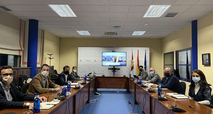 Escudero traslada a Asaja el compromiso del Ejecutivo regional para hacer compatibles la ganadería extensiva con la conservación del lobo