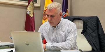 José Luis Vega elogia a las entidades locales en el 45 aniversario de los primeros ayuntamientos democráticos