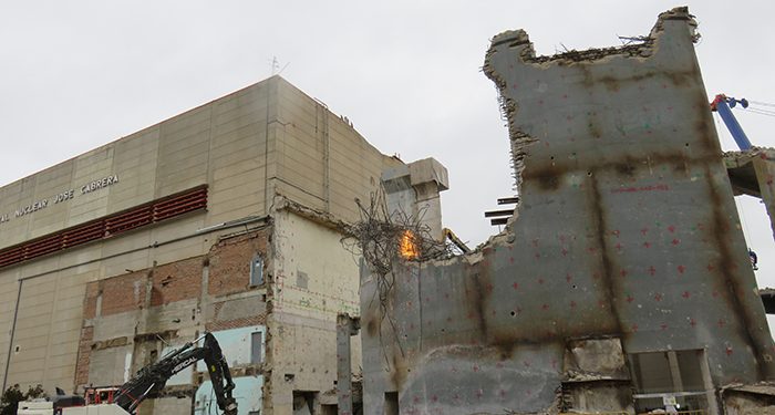 La demolición del muro del Edificio de Contención de Zorita a punto de finalizar