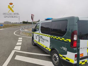 La Guardia Civil notifica al conductor de un camión que circulaba por la Autovía del Nordeste 14 infracciones en materia de transporte en carretera