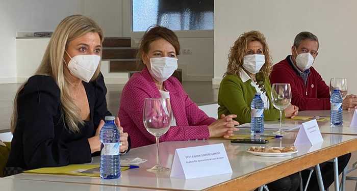 La Junta atiende a más de 31.000 personas mayores a través del Servicio de Podología Itinerante en el medio rural