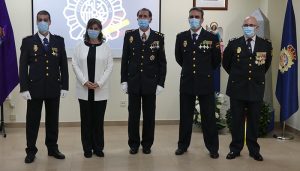 La subdelegada del Gobierno preside la entrega de títulos de inspector a tres policías que han hecho las prácticas en la Comisaría de Guadalajara