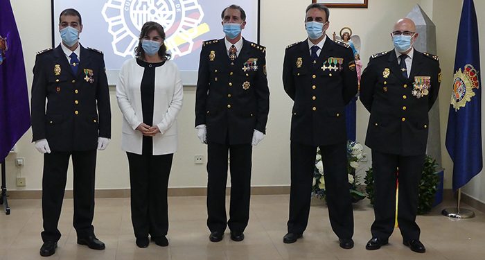 La subdelegada del Gobierno preside la entrega de títulos de inspector a tres policías que han hecho las prácticas en la Comisaría de Guadalajara