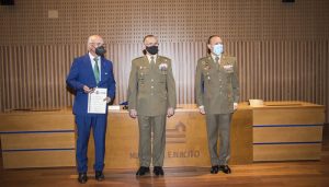 Miguel Romero recibe la credencial de embajador marca Ejército por Cuenca en el Alcázar de Toledo