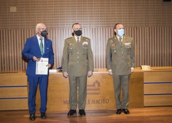 Miguel Romero recibe la credencial de embajador marca Ejército por Cuenca en el Alcázar de Toledo