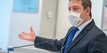 Page avanza la adquisición de once equipos de última generación para la detección de las nuevas cepas de coronavirus