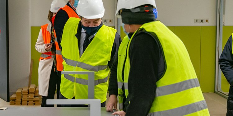 Page visita las obras del nuevo hospital de Guadalajara que va a multiplicar por tres y por cuatro las prestaciones sanitarias de la provincia”c