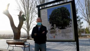 Pareja embellece y completa progresivamente el Parque de la Olma Vieja