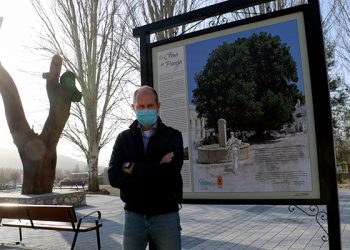 Pareja embellece y completa progresivamente el Parque de la Olma Vieja