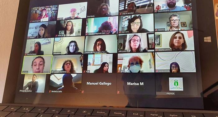 Representantes de asociaciones, personal municipal y vocales del Consejo de las Mujeres de Cabanillas inician una formación en Igualdad