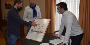 Tarancón presenta el logo que acompañará la celebración del centenario como Noble Ciudad diseñado por Diego Checa