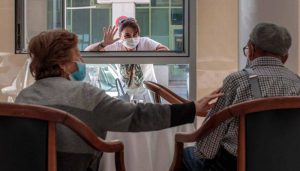 UGT CLM pide un incremento de los profesionales sanitarios en los centros socio sanitarios de la región para poder hacer test de antígenos a las visitas