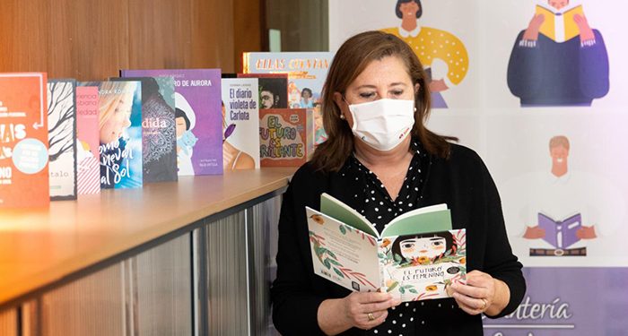 Un total de 225 bibliotecas públicas de la región van a poner en marcha la ‘Estantería Violeta Juvenil’ para concienciar en materia de igualdad de género 1 Un total de 225 bibliotecas públicas de la región van a poner en marcha la ‘Estantería Violeta Juvenil’ para concienciar en materia de igualdad de género