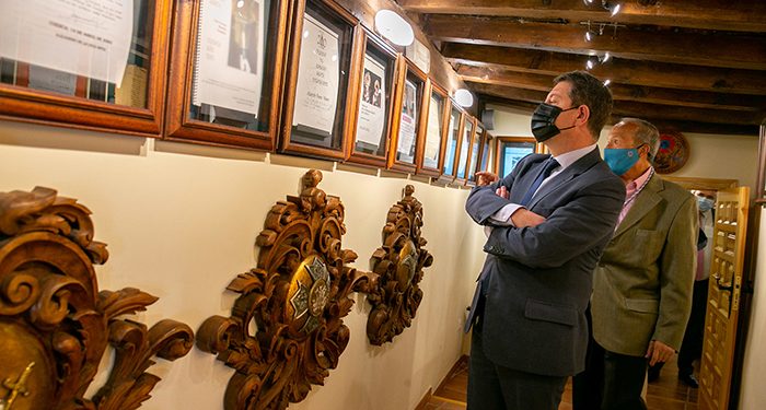 Page recorre, en capilla, algunas de las hermandades de la Semana Santa de Cuenca