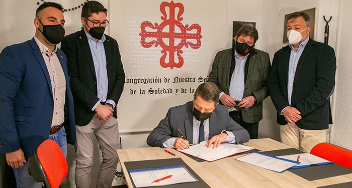 Page recorre, en capilla, algunas de las hermandades de la Semana Santa de Cuenca