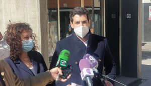 Alguacil denuncia el “abandono” del Mercado de Abastos por el “sectarismo” de Rojo y propone celebrar allí la Feria del Libro