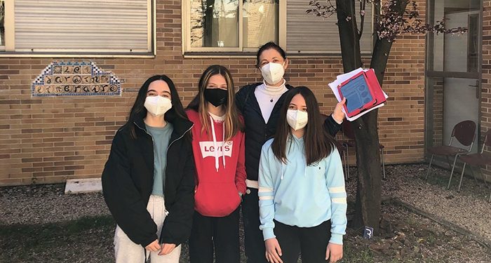 Alumnas del IES Profesor Domínguez Ortiz han resultado ganadoras de la fase nacional de una competición de estadística europea