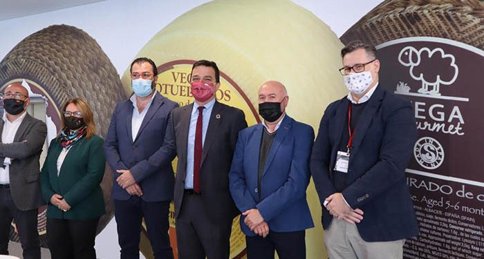 Cerrado el acuerdo que garantiza una concesión de agua de 7,09 hectómetros cúbicos para los regadíos sociales de Hellín y Sierra del Segura