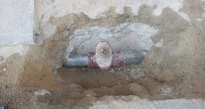 Continúan las mejoras en la red de distribución de agua en Cuenca este miércoles en la zona del final de la avenida Juan Carlos I