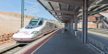 Desalojan la estación del AVE de Cuenca al encontrar una granada de la Guerra Civil en un equipaje