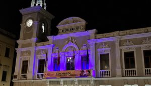 El Ayuntamiento de Guadalajara se ilumina  de morado por primera vez en la historia con motivo del Día Internacional de la Mujer