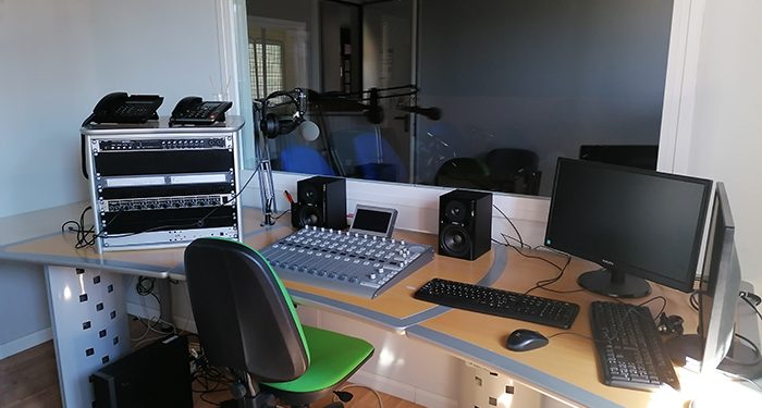 El Ayuntamiento de Villanueva de la Torre ofrece una formación gratuita para aprender a manejar la radio municipal