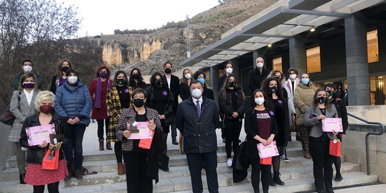 El Consejo Municipal de Igualdad reconoce al equipo femenino del Club de Rugby ‘A Palos’, Delia Millán, Asun Flores y Luz María Cañas