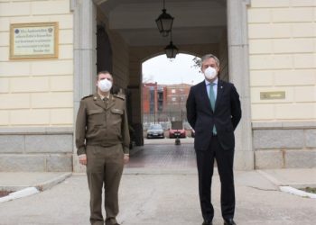El coronel Delegado de la Defensa en Castilla-La Mancha recibe la visita del presidente de Eurocaja Rural