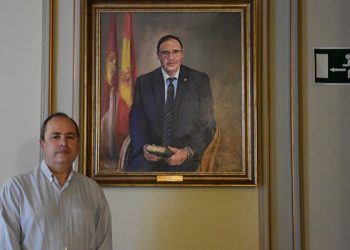 El cuadro de Benjamín Prieto pintado por José María Albareda ya está colgado en las paredes del Palacio Provincial