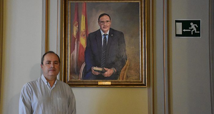 El cuadro de Benjamín Prieto pintado por José María Albareda ya está colgado en las paredes del Palacio Provincial 1 El cuadro de Benjamín Prieto pintado por José María Albareda ya está colgado en las paredes del Palacio Provincial