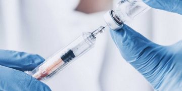 El Gobierno de Castilla-La Mancha retoma la vacunación de profesionales esenciales con AstraZeneca