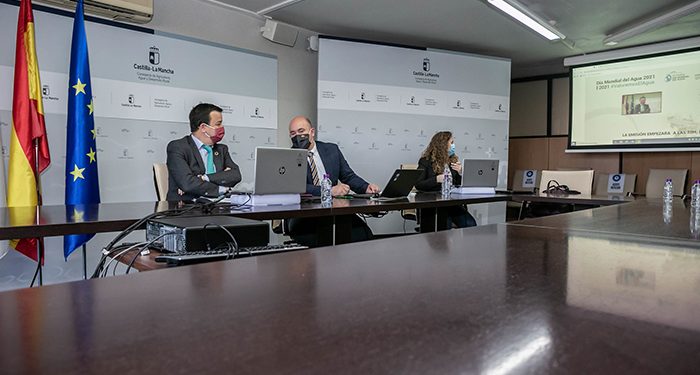 El Gobierno regional considera que el desafío del agua a nivel nacional debe afrontarse desde el apoyo a un modelo de agricultura familiar en toda España 1 El Gobierno regional considera que el desafío del agua a nivel nacional debe afrontarse desde el apoyo a un modelo de agricultura familiar en toda España