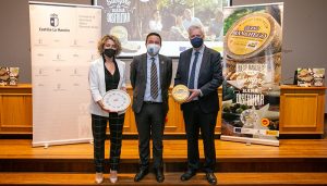 El Gobierno regional contribuye a la promoción del queso manchego en una nueva campaña nacional respaldada por Almodóvar, Iniesta o Rozalén