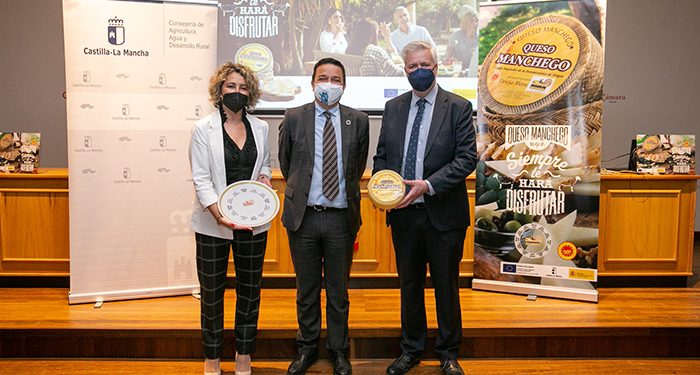 El Gobierno regional contribuye a la promoción del queso manchego en una nueva campaña nacional respaldada por Almodóvar, Iniesta o Rozalén