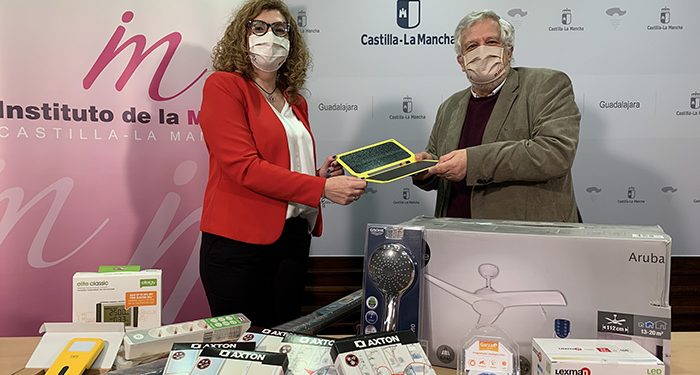 El Gobierno regional pone en marcha una campaña de ahorro y eficiencia energética para mujeres víctimas de violencia de género en Guadalajara