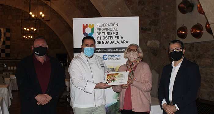 Entregados los premios del Concurso de la Ruta de la Tapa Provincial de la Federación de Turismo y Hostelería de Guadalajara 1 Entregados los premios del Concurso de la Ruta de la Tapa Provincial de la Federación de Turismo y Hostelería de Guadalajara