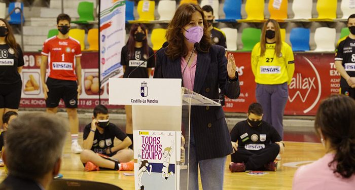 Fernández destaca que “la unidad y el trabajo en equipo” ha hecho posible reducir 18 veces los contagios, 7 veces los ingresos y a la mitad las personas en UCI